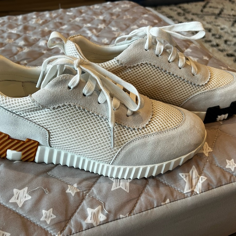 Stylish White Sneakers with Unique Sole